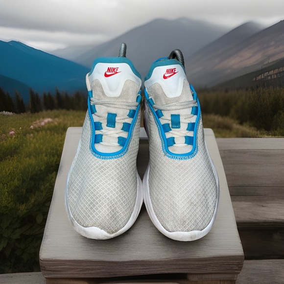 Nike Air Max Motion Womens Shoes Size 7‎ Gym White Running Sneakers CW4285-100 - Picture 2 of 16